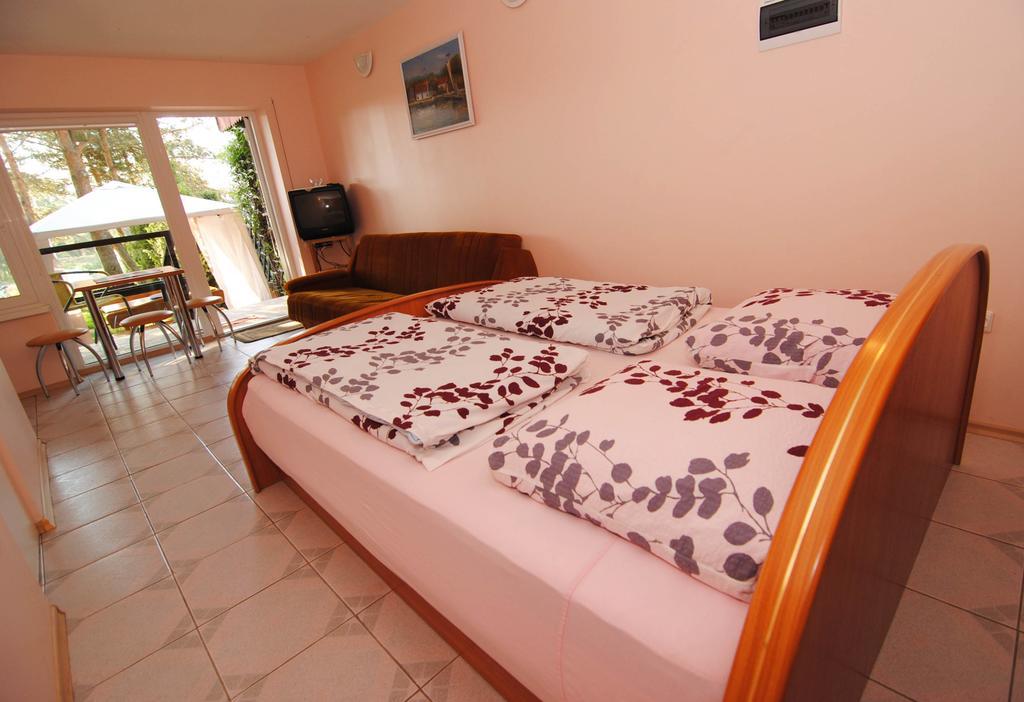 Guesthouse "Nakvyne Pas Zveja" Purvynes Street Нида Экстерьер фото
